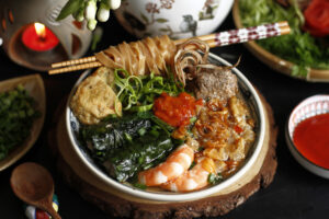 Bánh đa cua là món ăn hoàn hảo cho một bữa sáng vừa đủ no vừa ấm bụng khi đi Foodtour Hải Phòng
